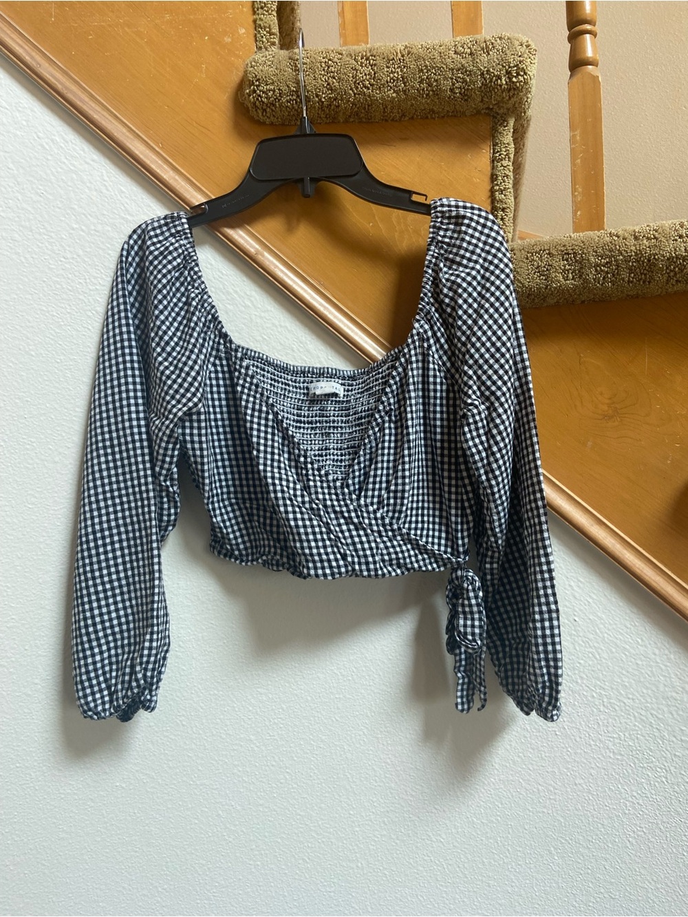Aeropostale Black/White Gingham Cross Tie Long Sleeve Crop Top young adult sz M